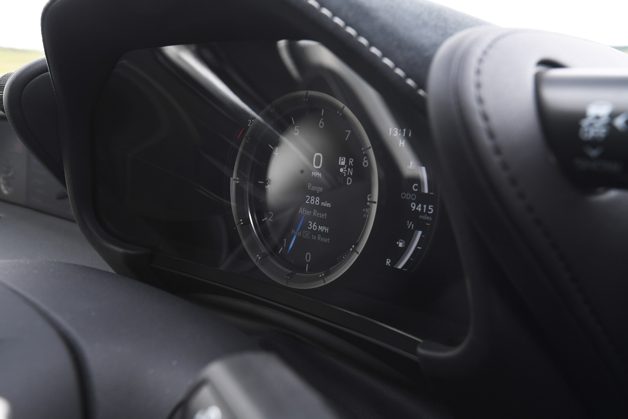 Lexus LC - dials