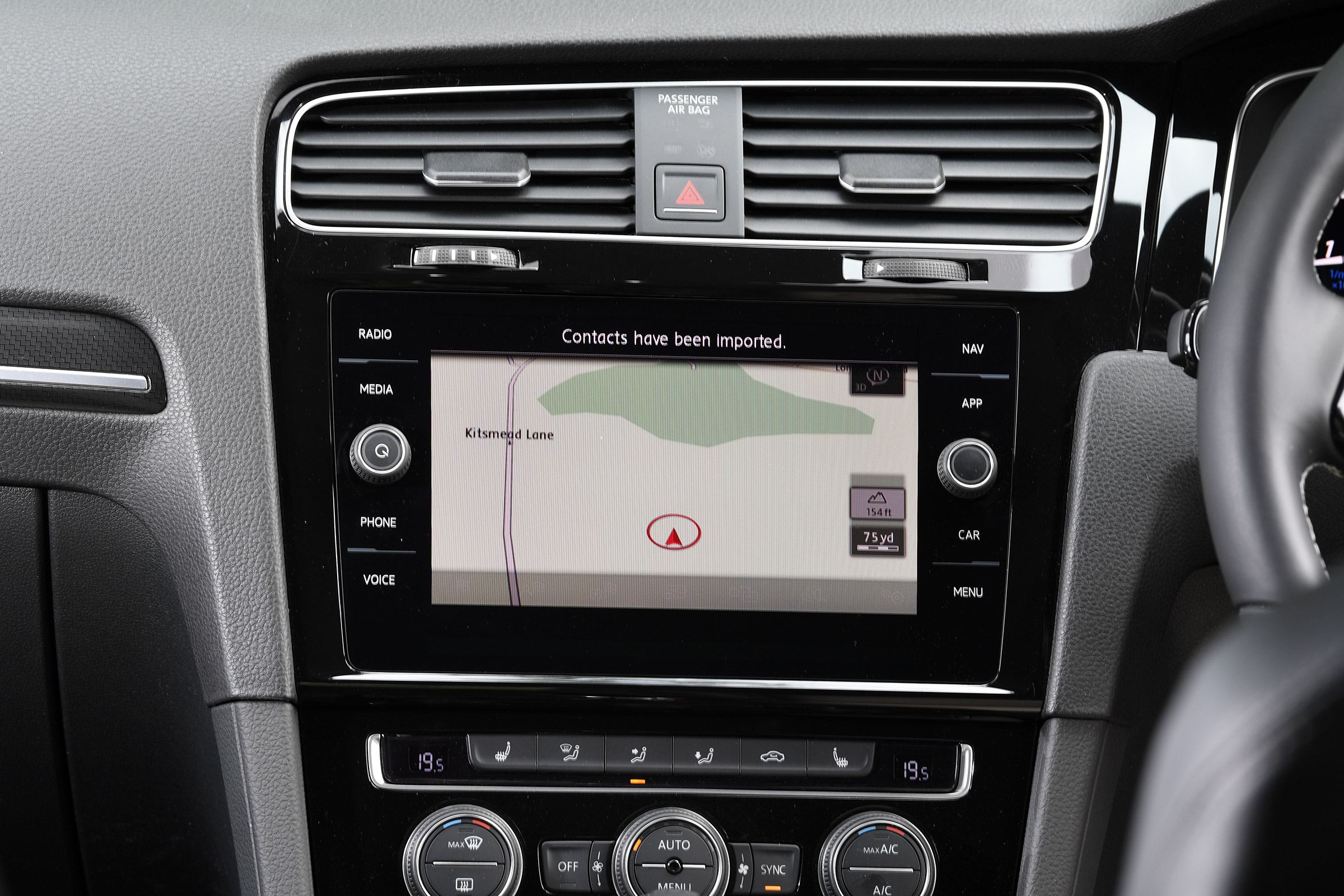 Volkswagen Golf R Performance Pack - sat-nav