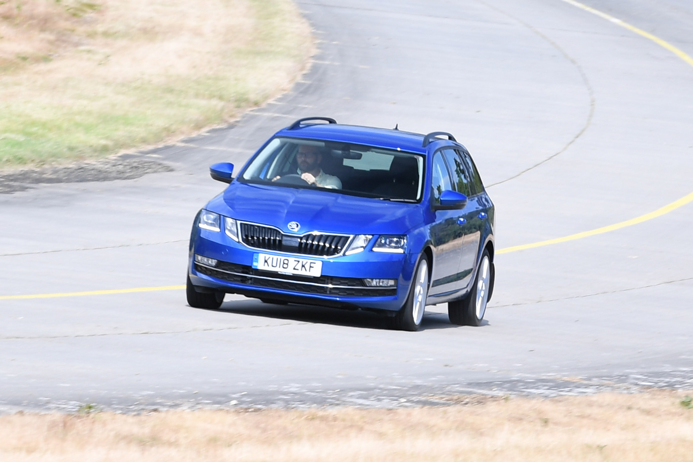 Skoda Octavia Estate - front cornering