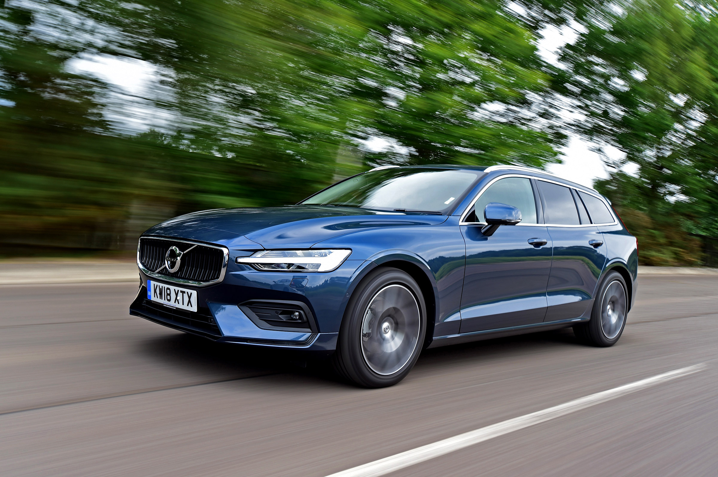 Volvo V60 - front action