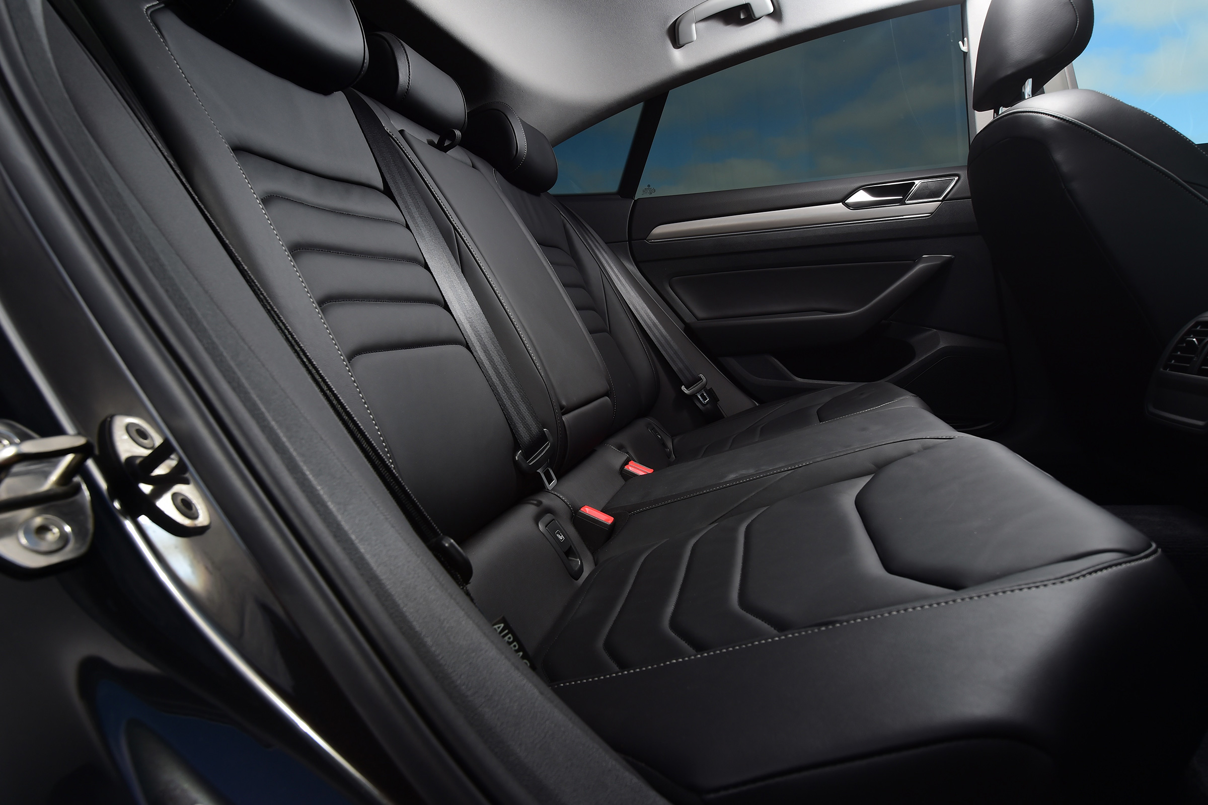 Volkswagen Arteon 1.5 petrol TSI rear seats