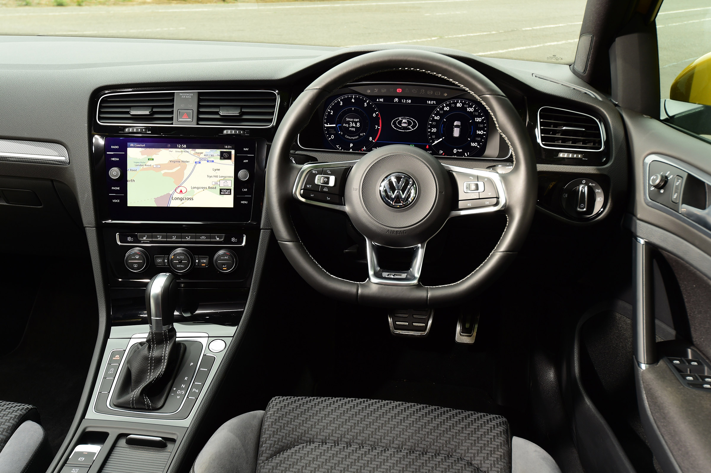 Volkswagen Golf - dash