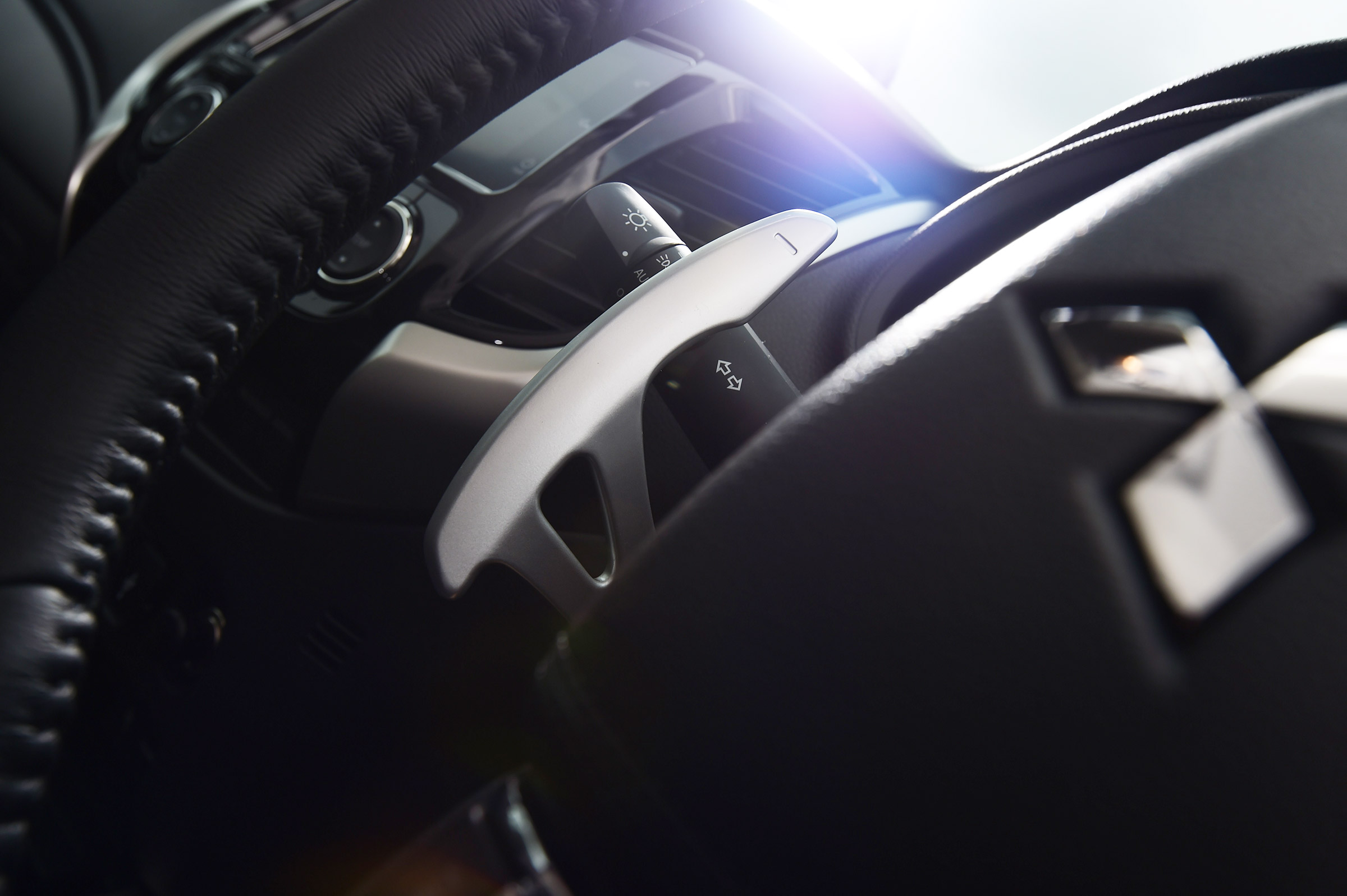 Mitsubishi L200 - steering wheel detail
