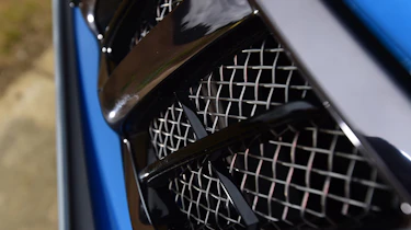 Mitsubishi L200 - grille