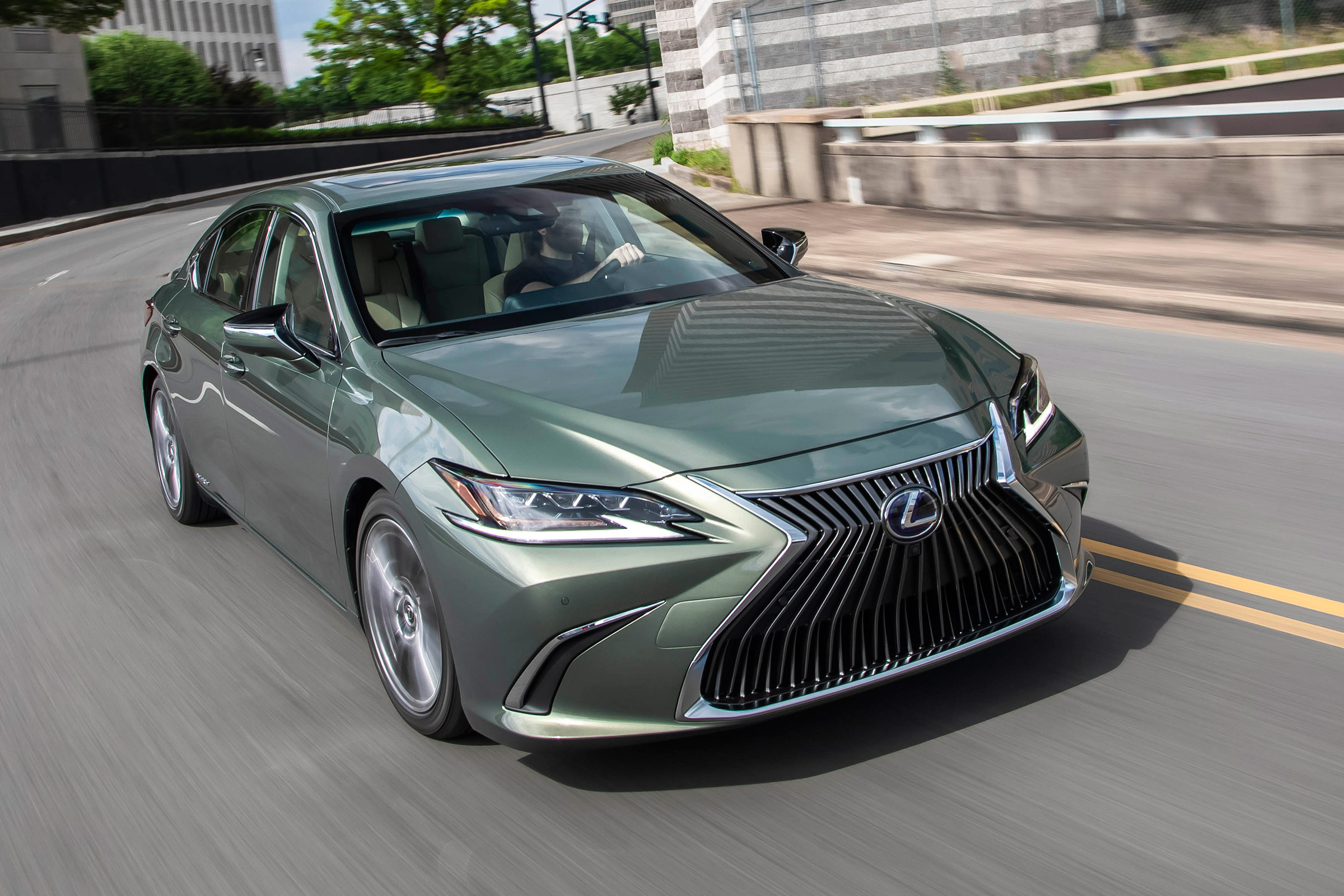 Lexus ES - front tracking