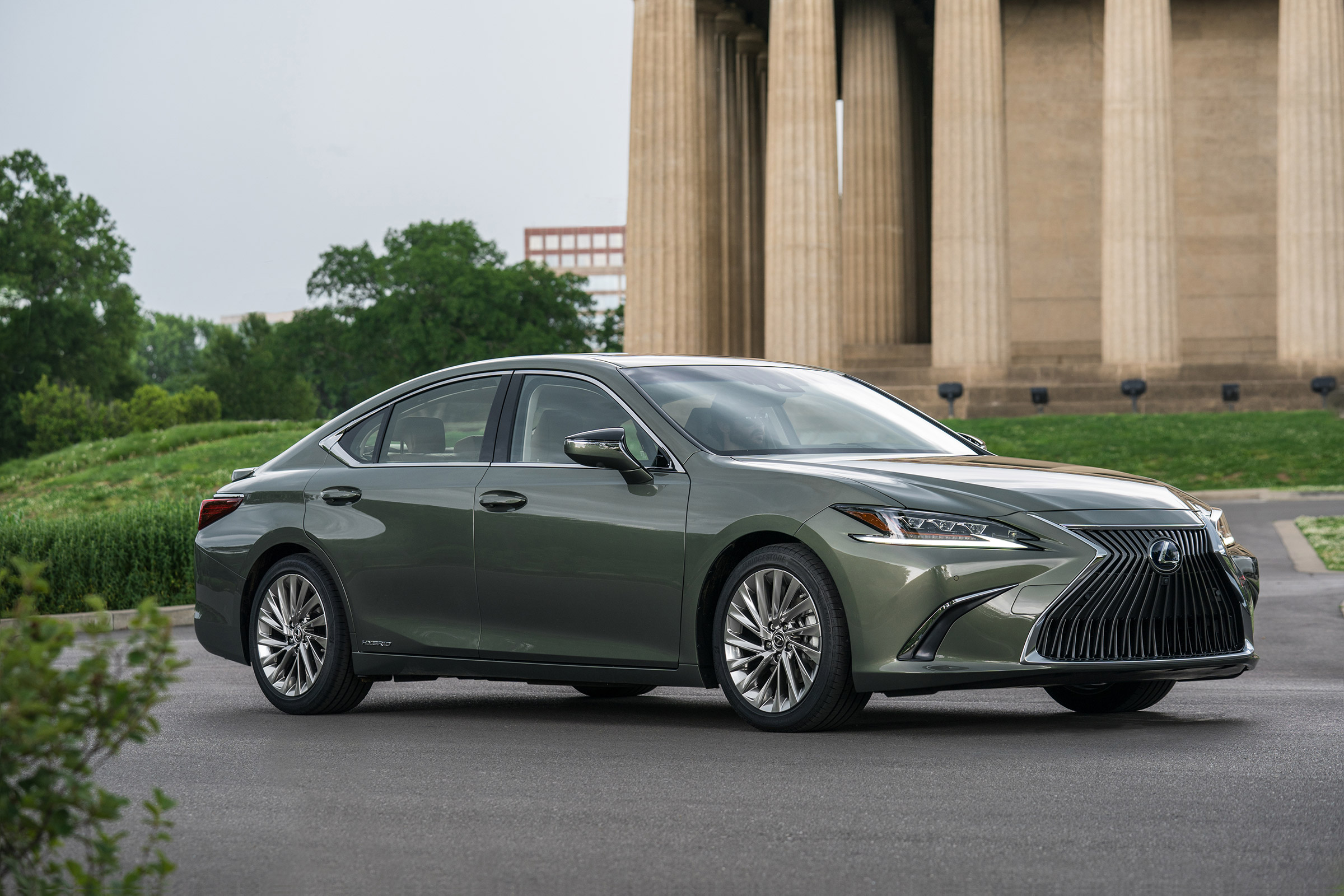 Lexus ES - front/side static