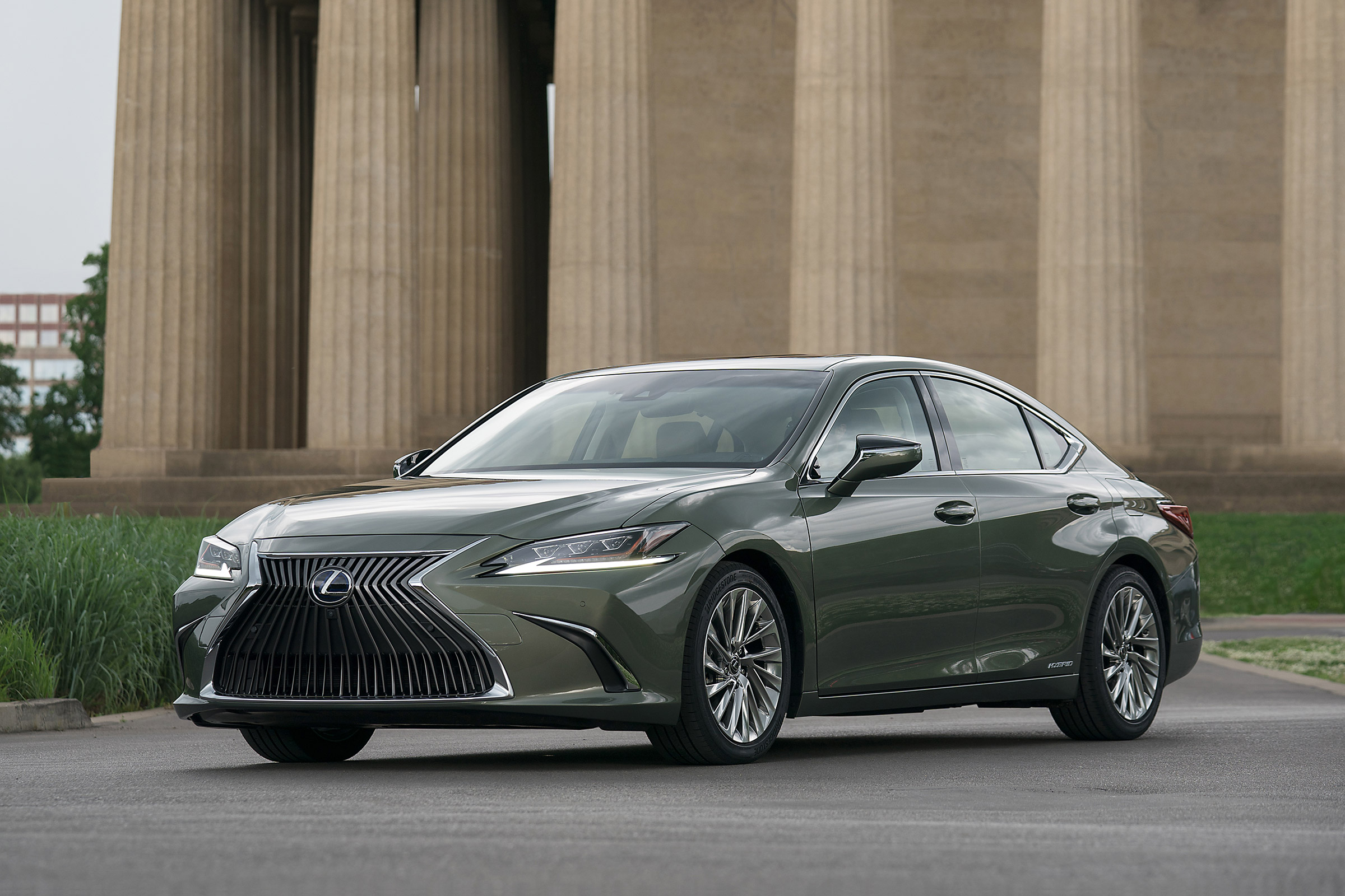 Lexus ES - front static