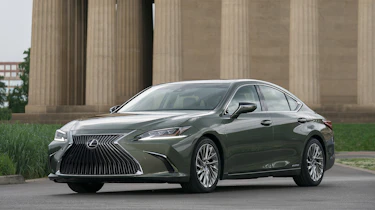 Lexus ES - front static