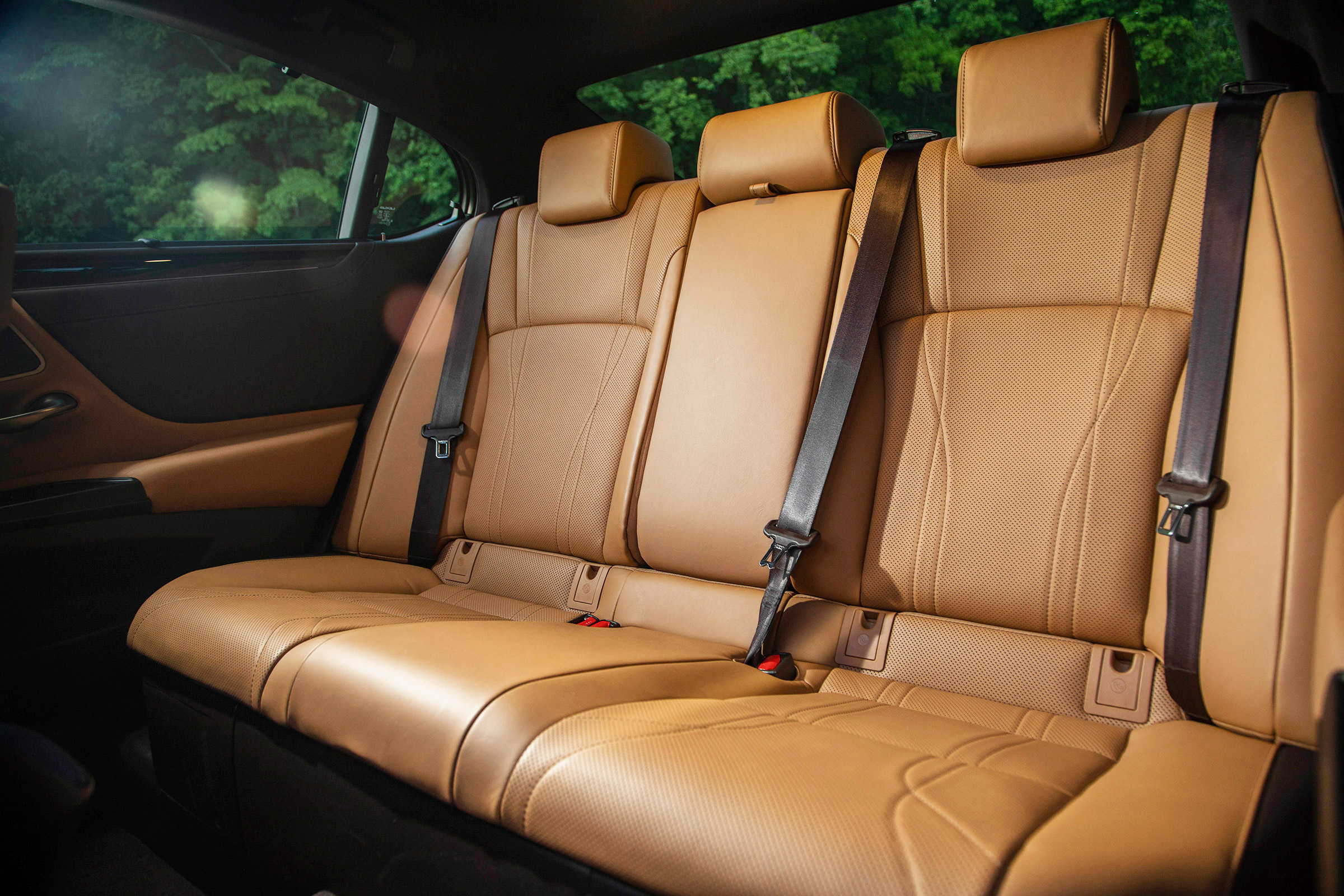 Lexus ES - rear seats