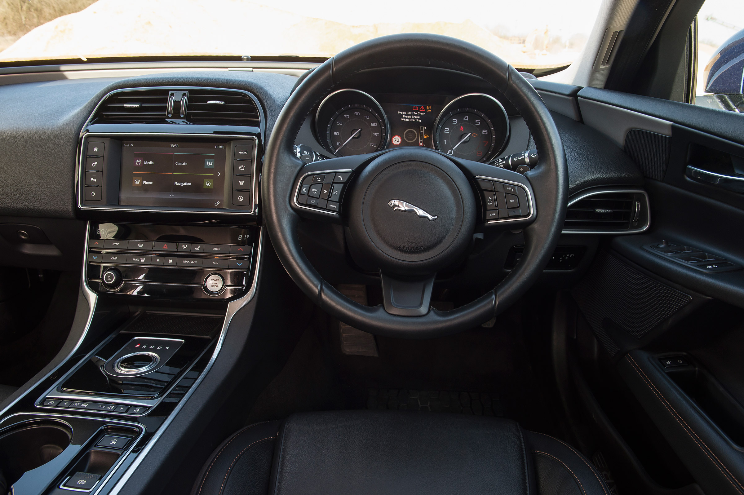 Used Jaguar XE - dash