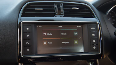 Used Jaguar XE - infotainment