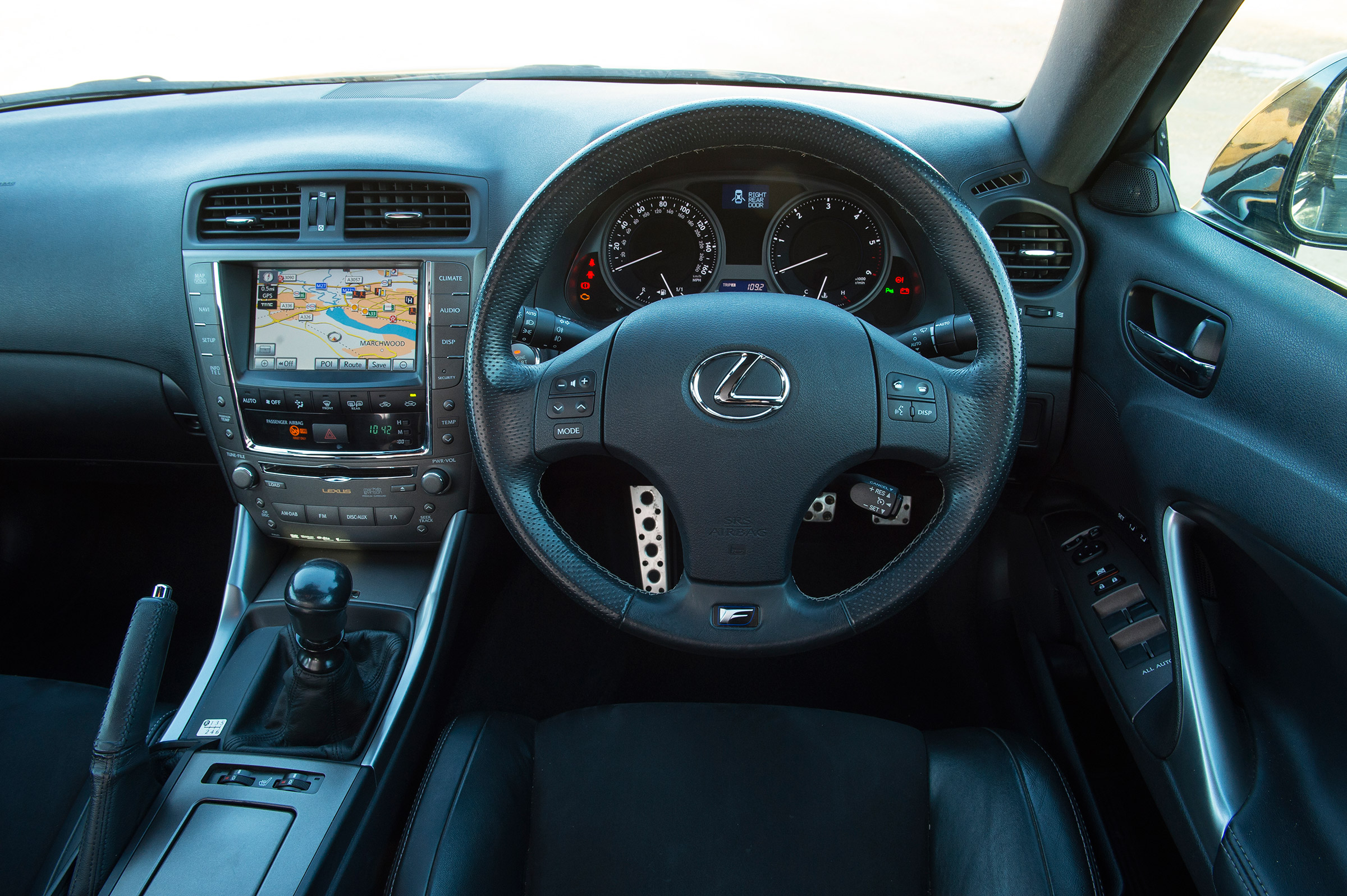 Used Lexus IS - dash
