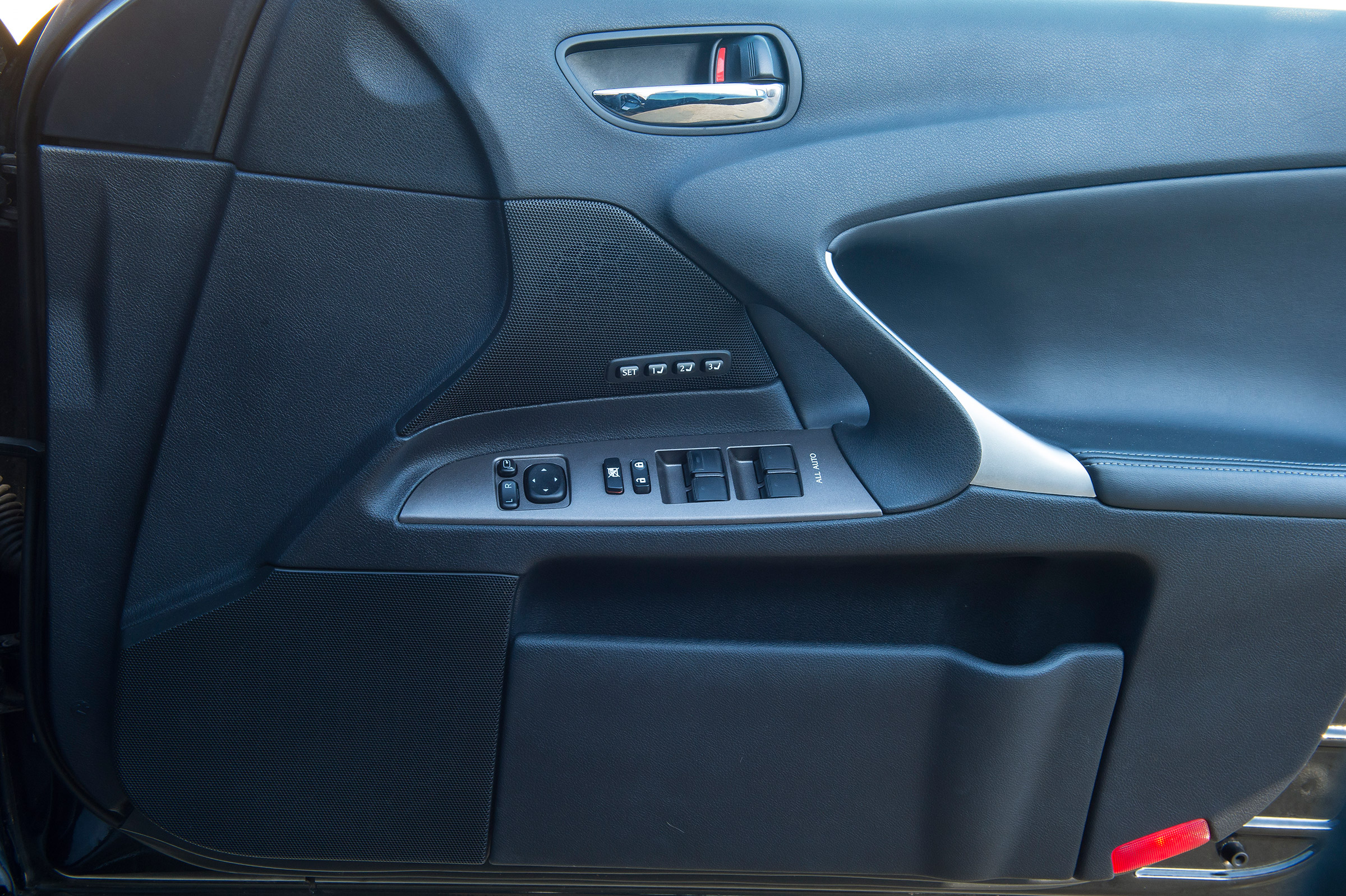 Used Lexus IS - door details