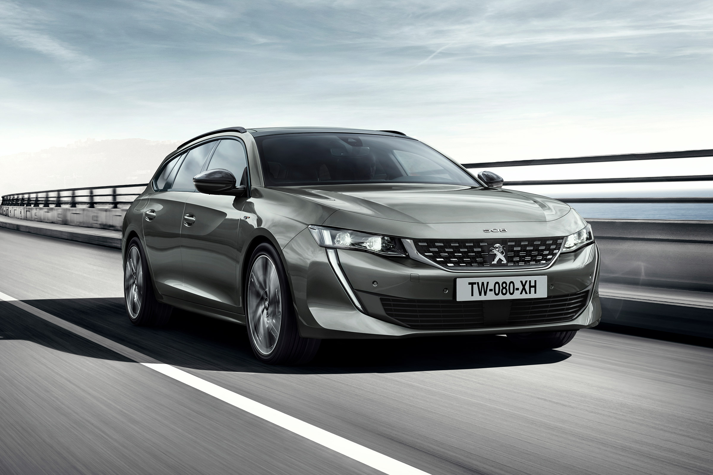 Peugeot 508 SW - front action