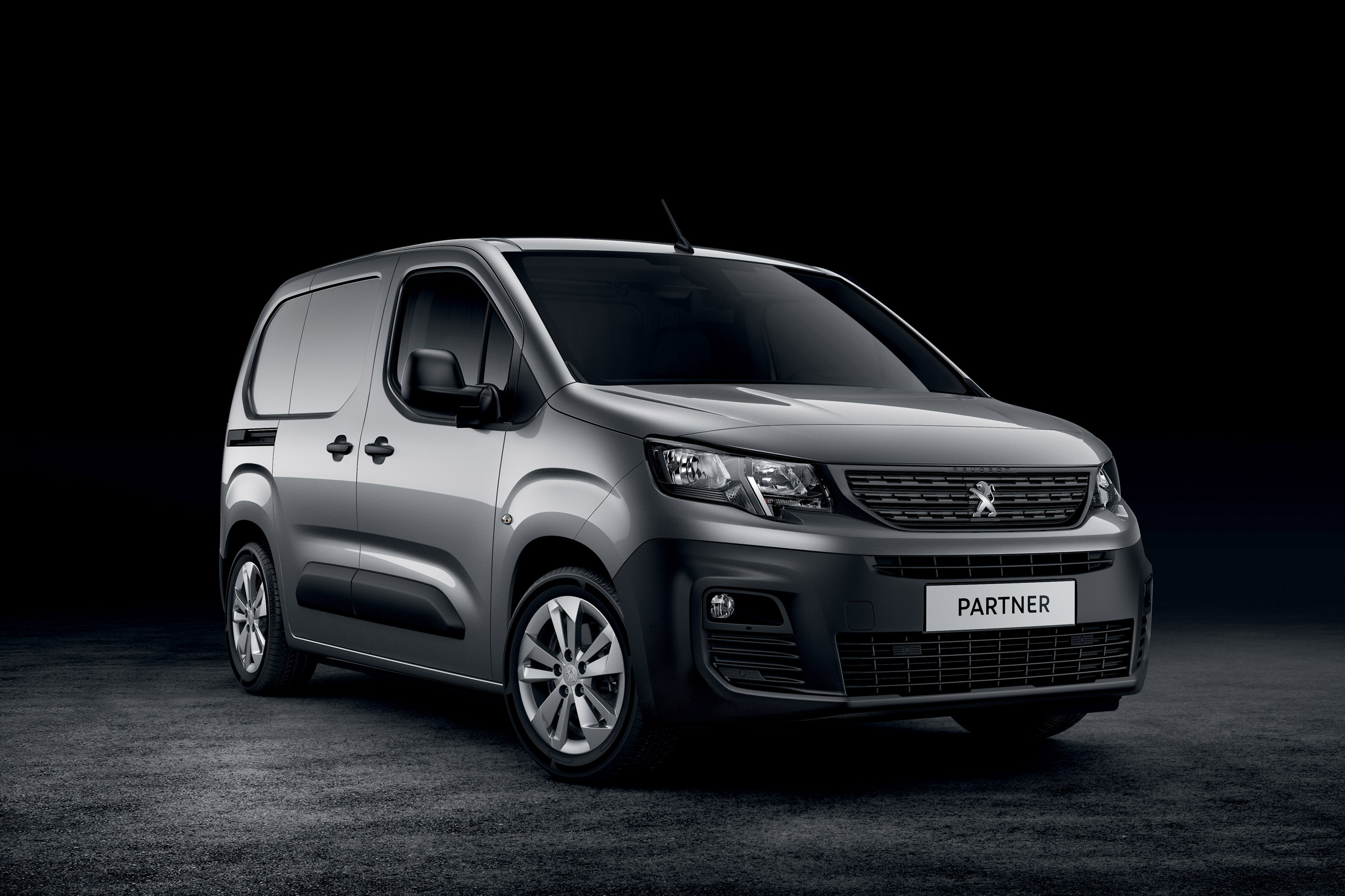 Peugeot Partner - front studio