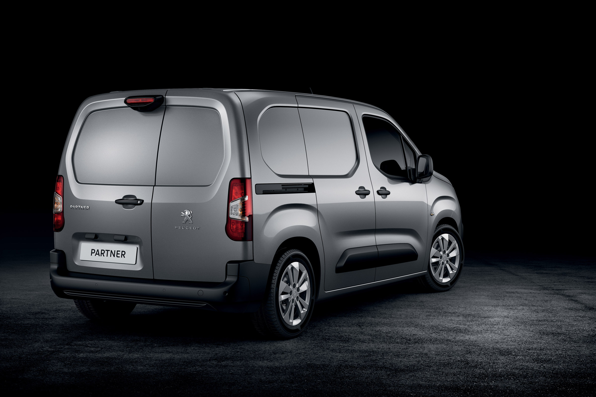 Peugeot Partner - rear studio