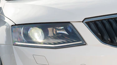 Used Skoda Octavia - front light