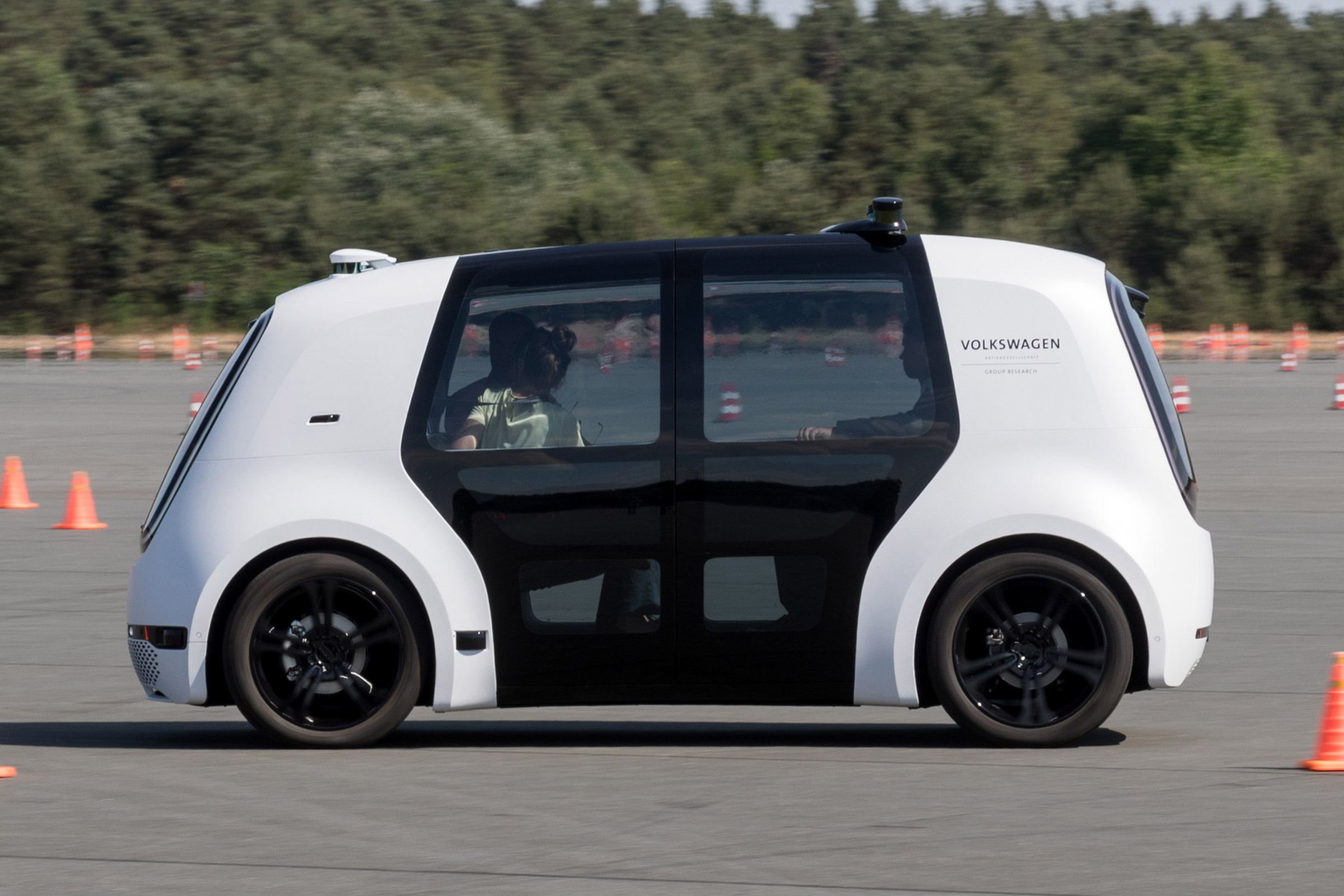 Volkswagen Sedric - side