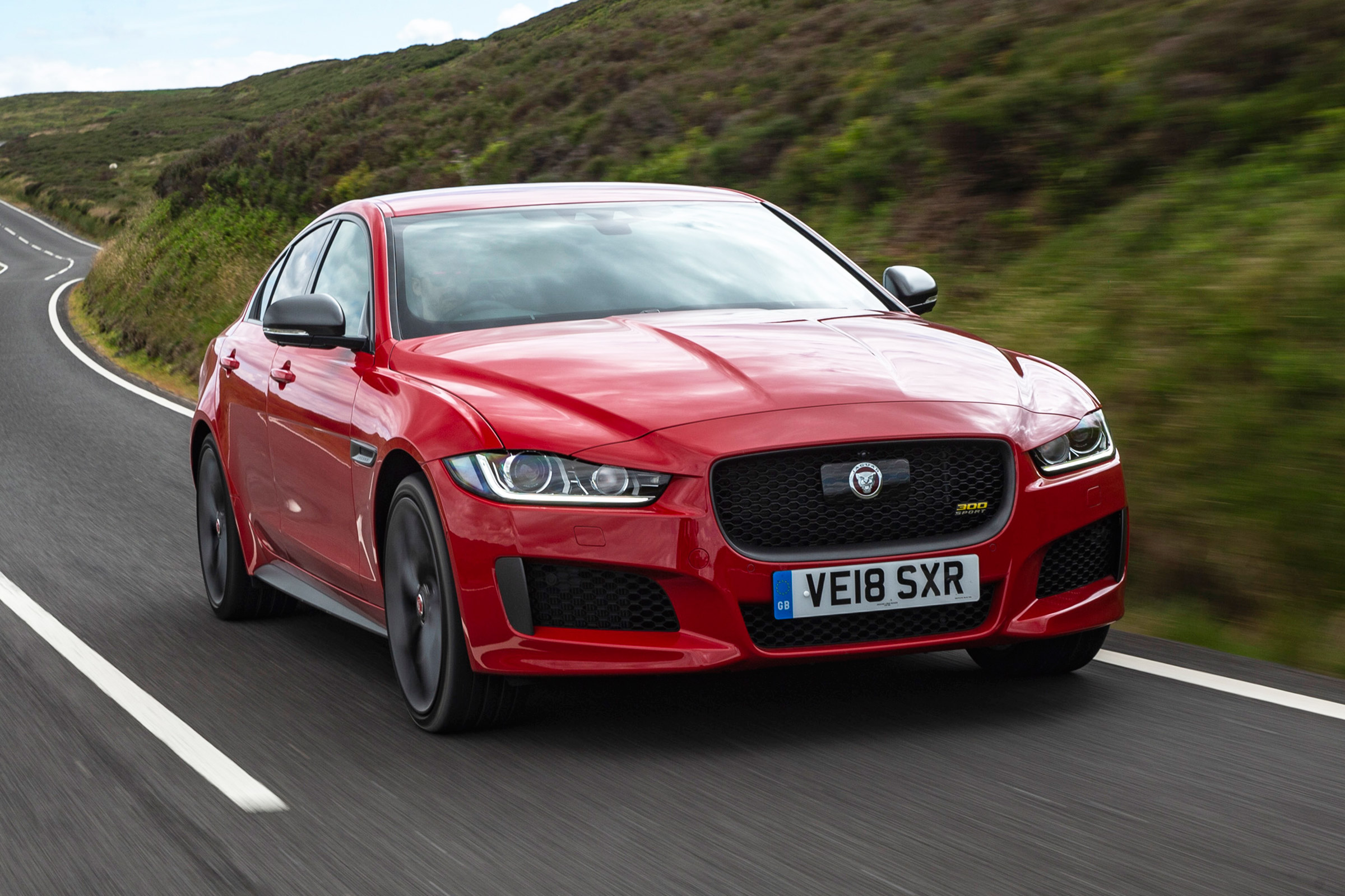 Jaguar XE 300 Sport - front