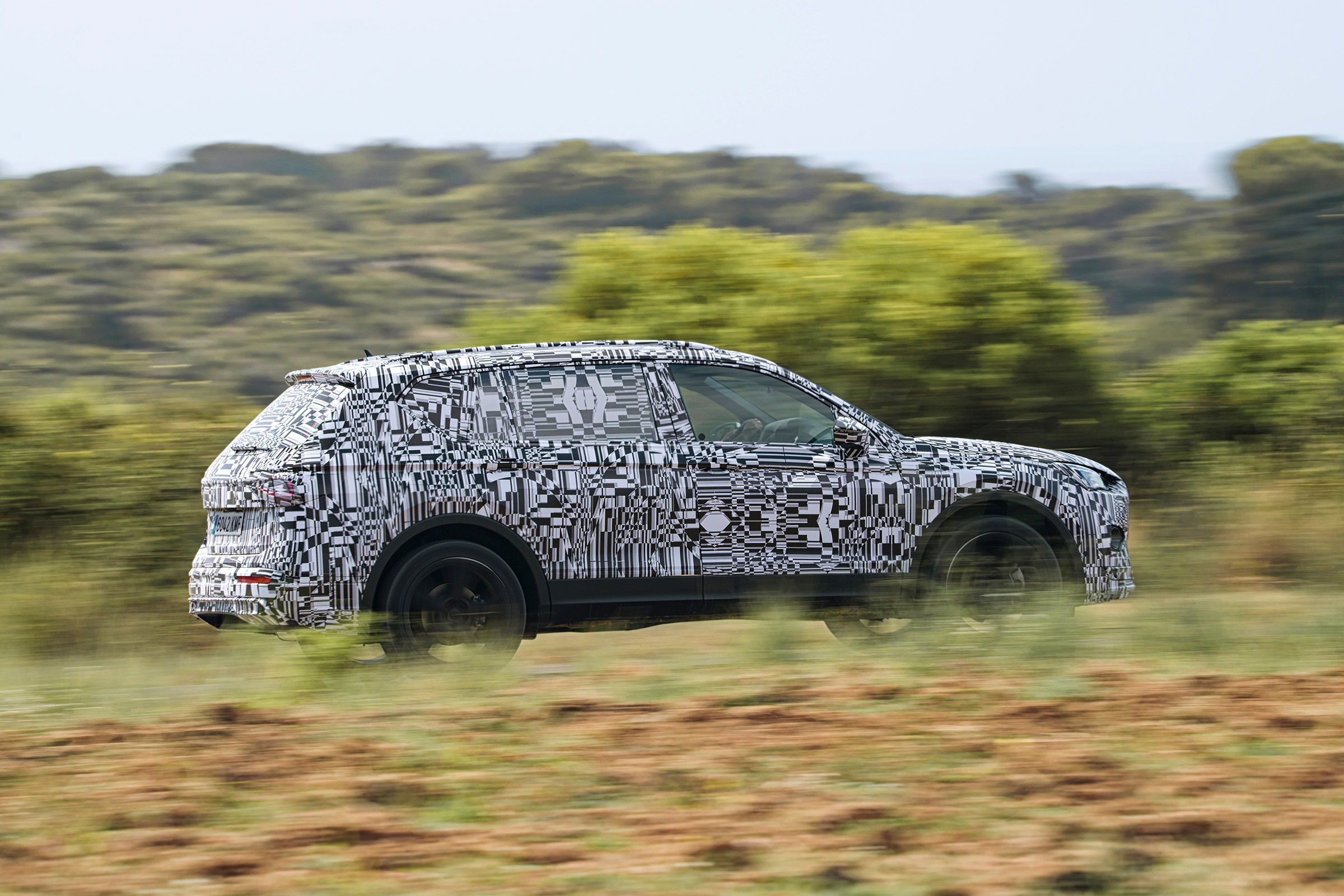 SEAT Tarraco prototype - side