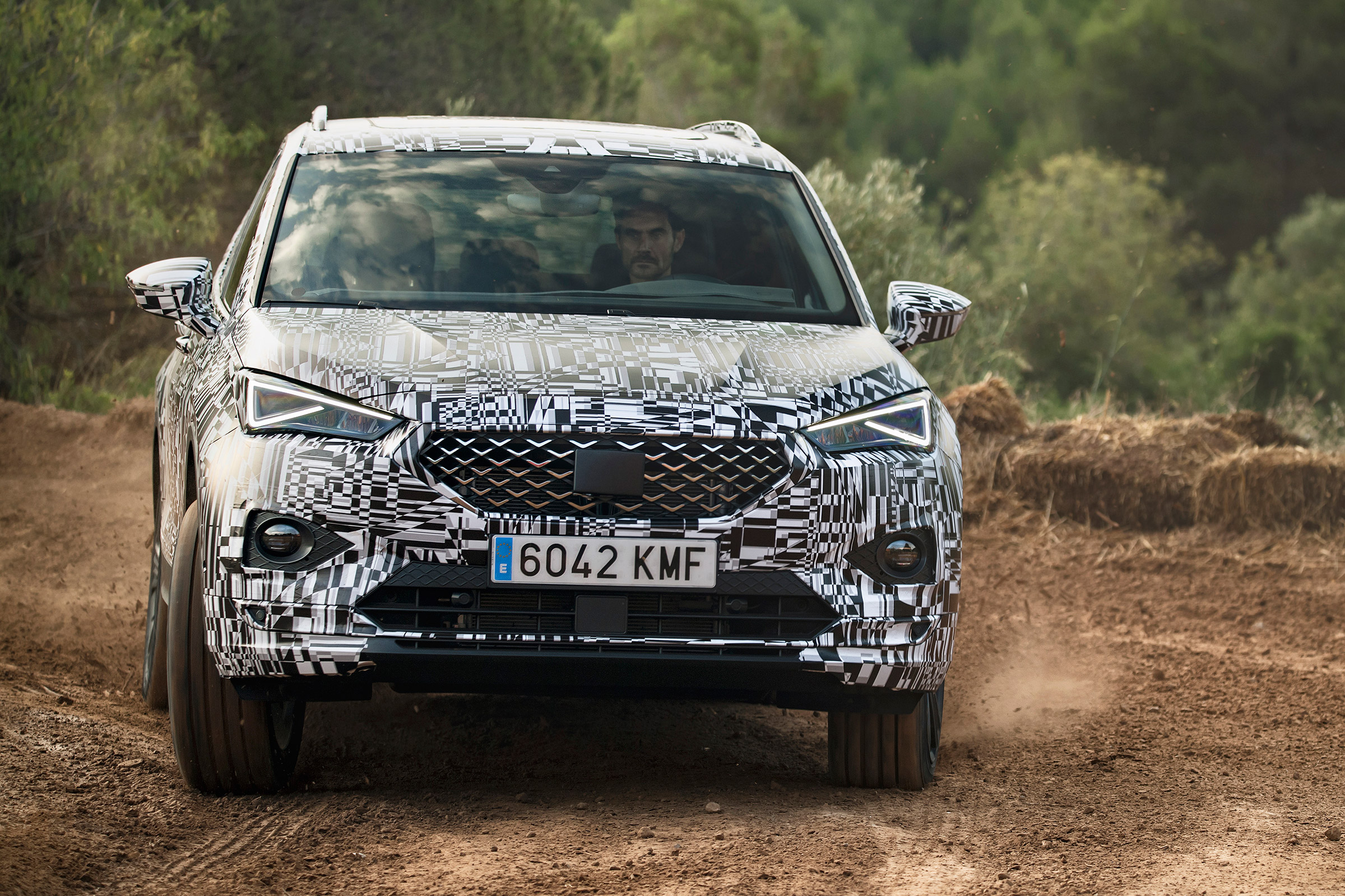 SEAT Tarraco prototype - front off-road