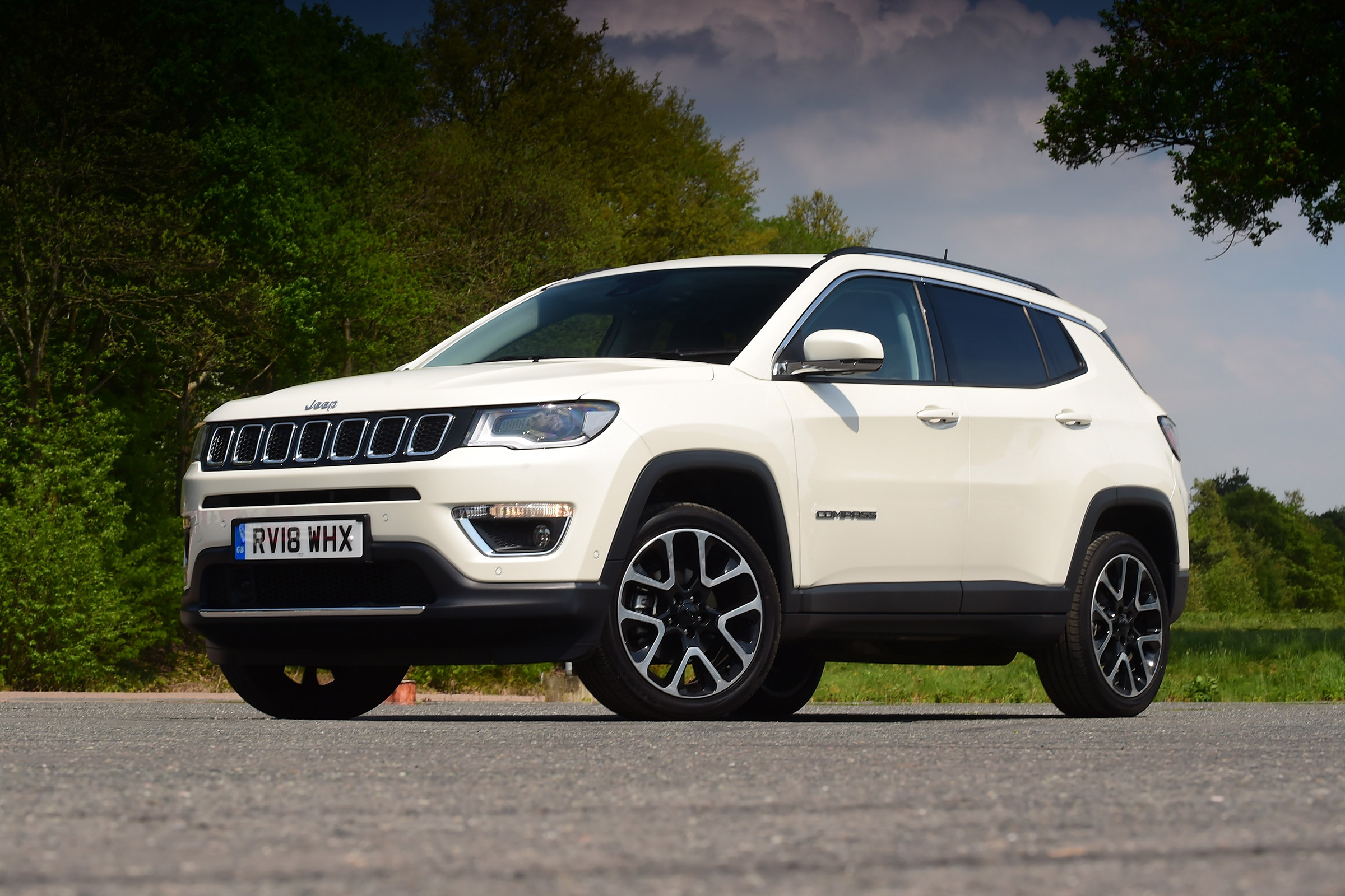 Jeep Compass - front static