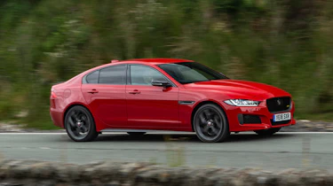 Jaguar XE 300 Sport - side action