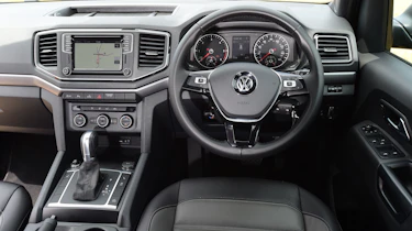 Volkswagen Amarok Dark Label - interior