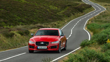 Jaguar XE 300 Sport - front panning