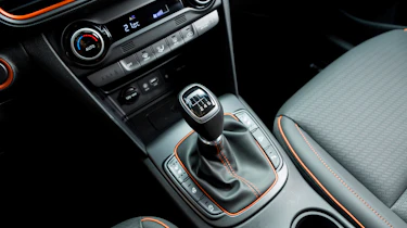 Hyundai Kona diesel - gear lever