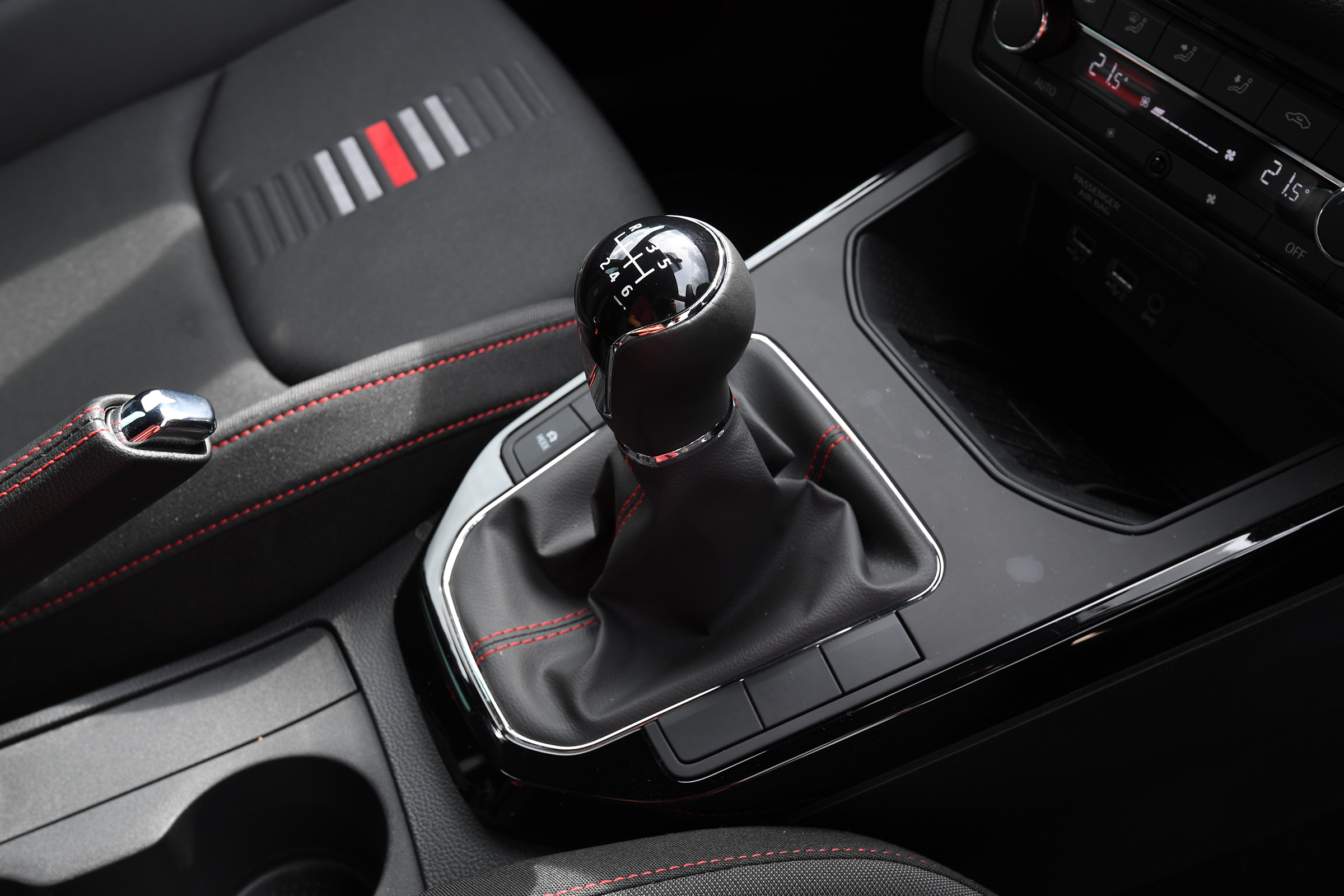 SEAT Arona - gear lever
