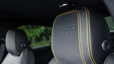 Jaguar XE 300 Sport - seat detail