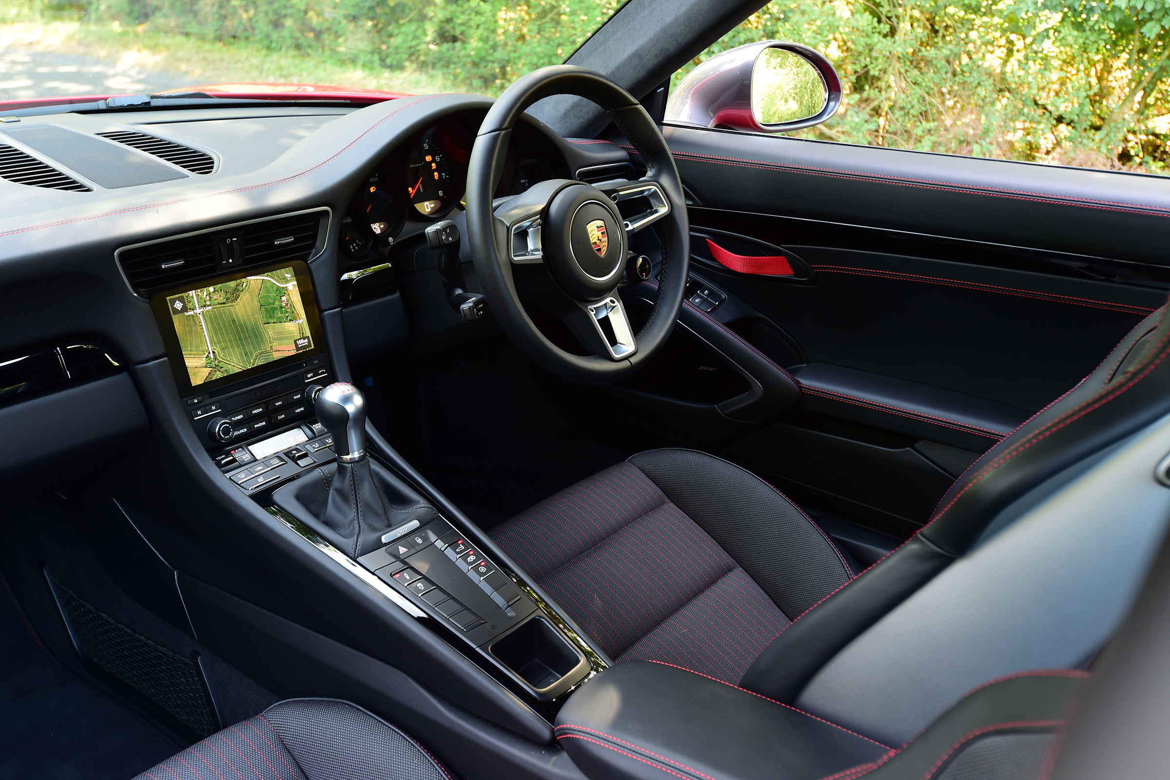 Porsche 911 Carrera T - front seats