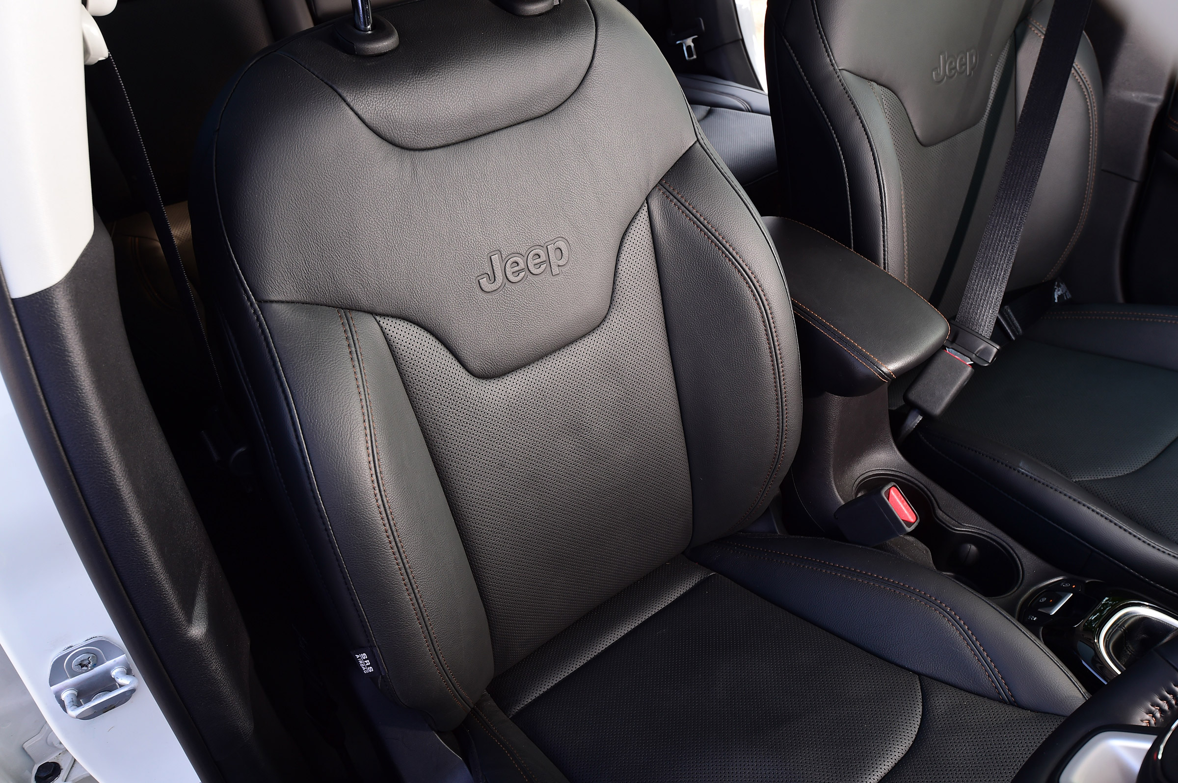 Jeep Compass - front seat