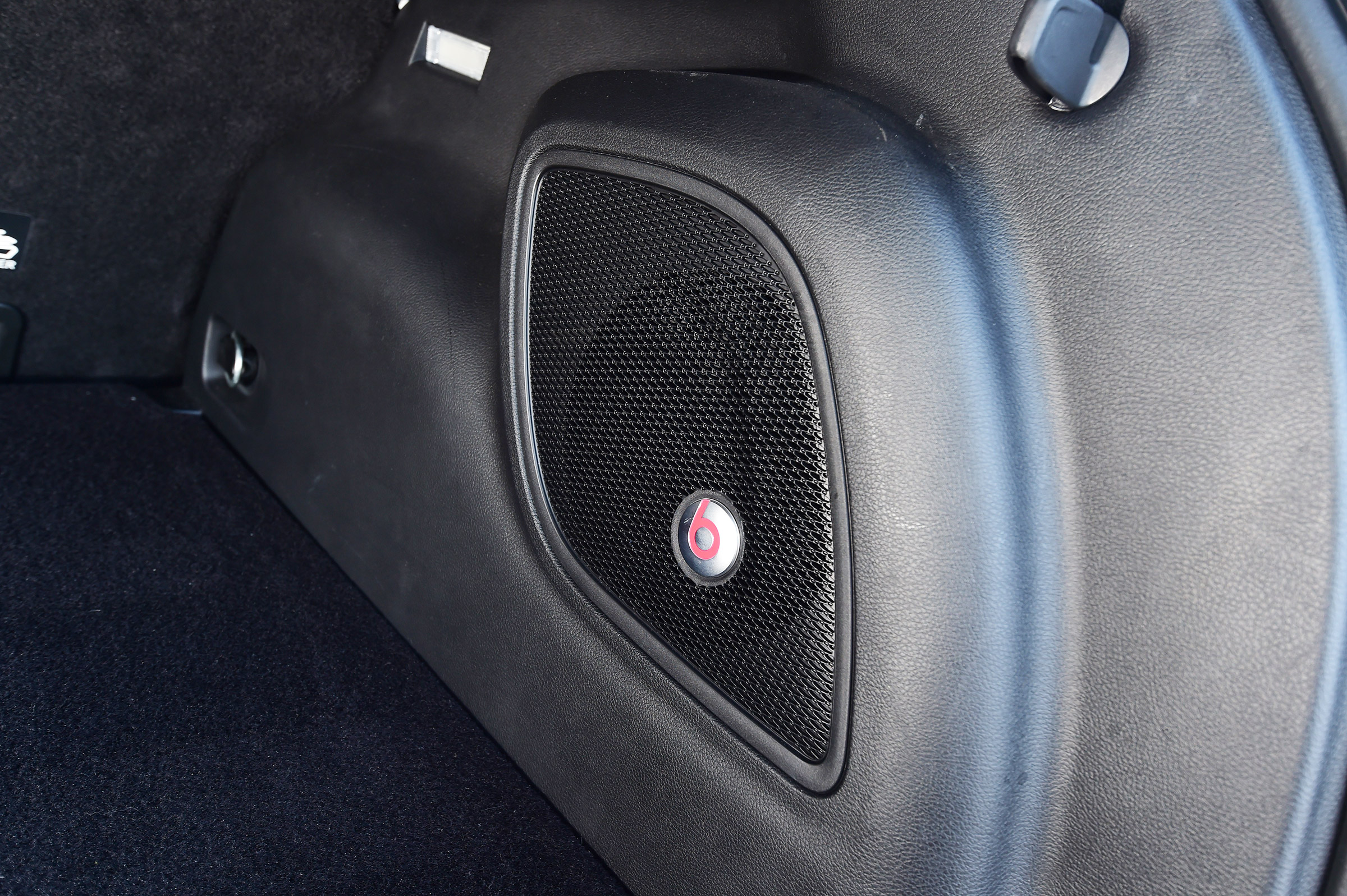 Jeep Compass - speaker