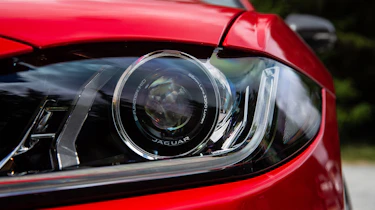 Jaguar XE 300 Sport - front light