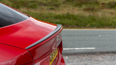 Jaguar XE 300 Sport - spoiler