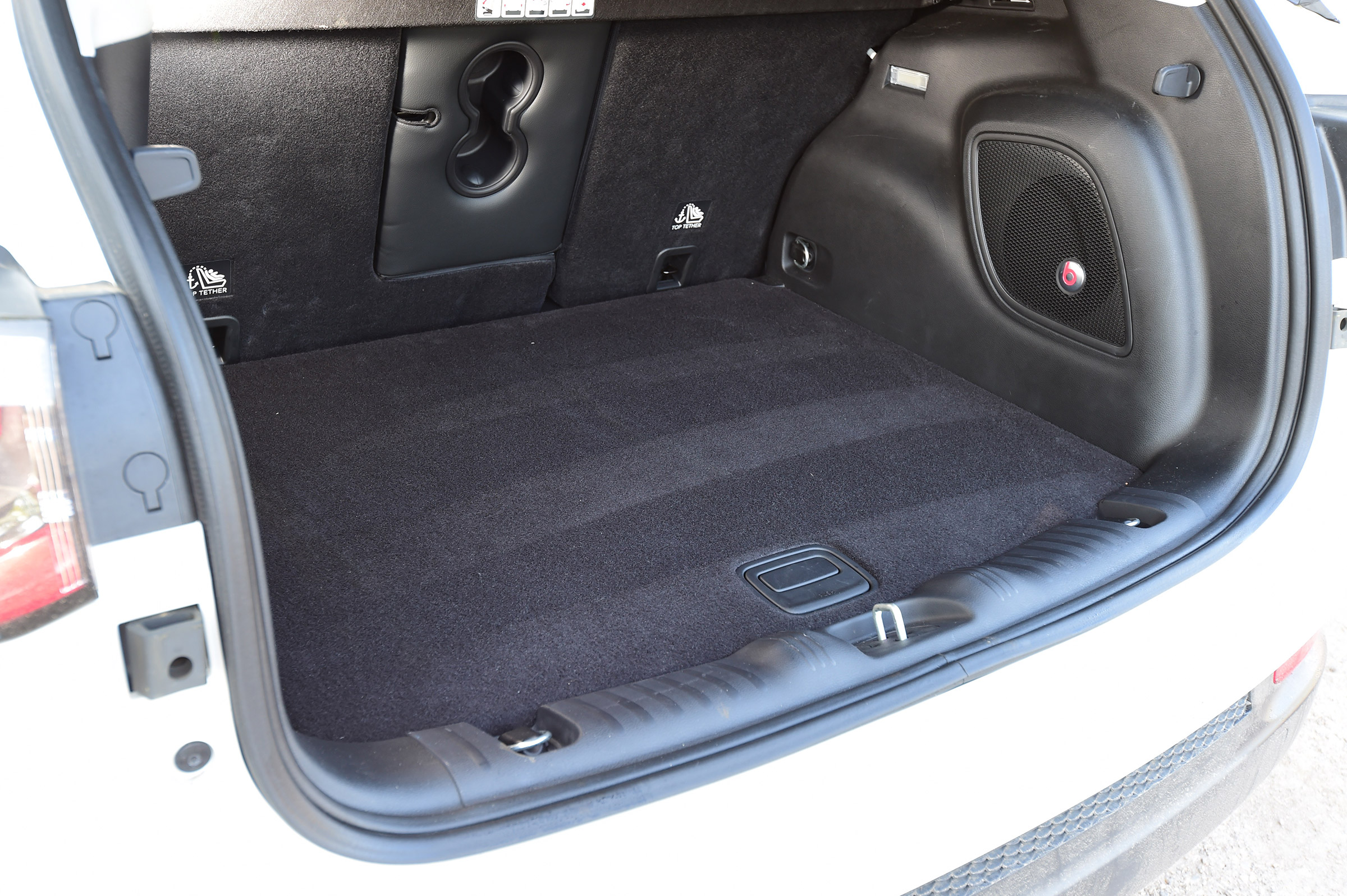 Jeep Compass - boot