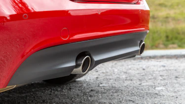 Jaguar XE 300 Sport - exhausts