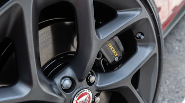 Jaguar XE 300 Sport - wheel