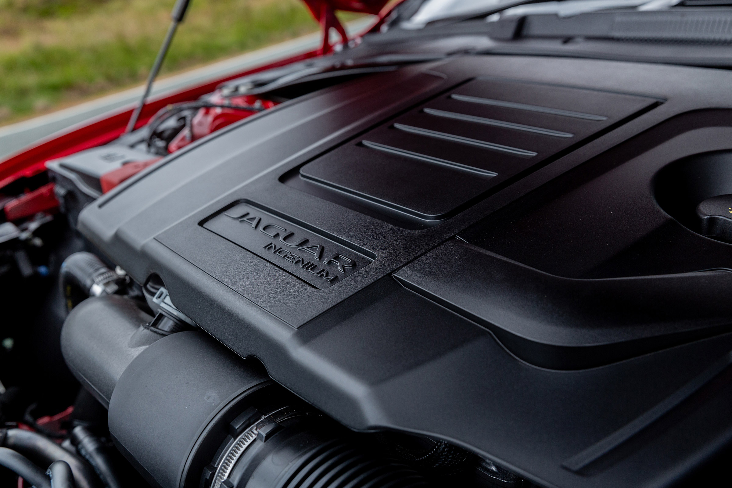 Jaguar XE 300 Sport - engine