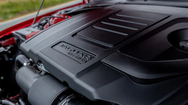Jaguar XE 300 Sport - engine