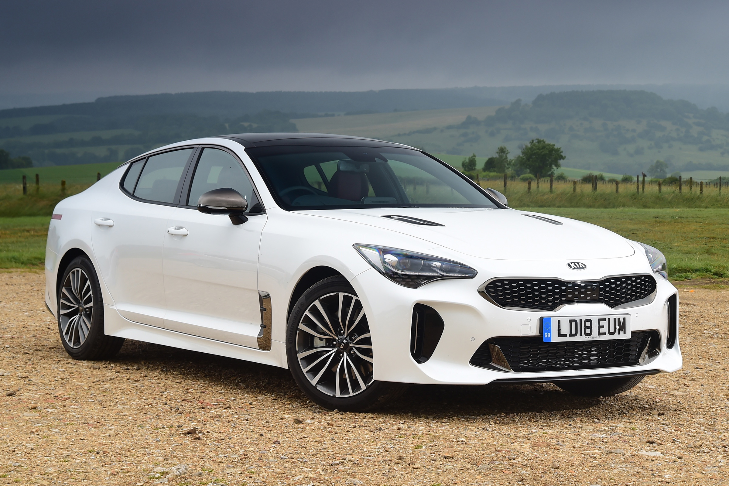 Kia Stinger - front