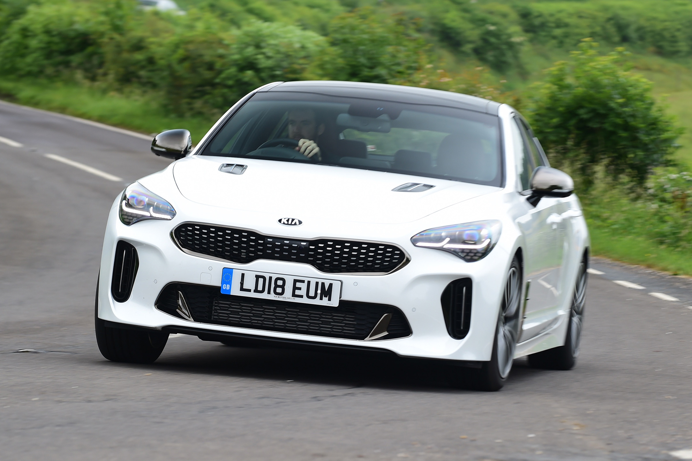 Kia Stinger - front