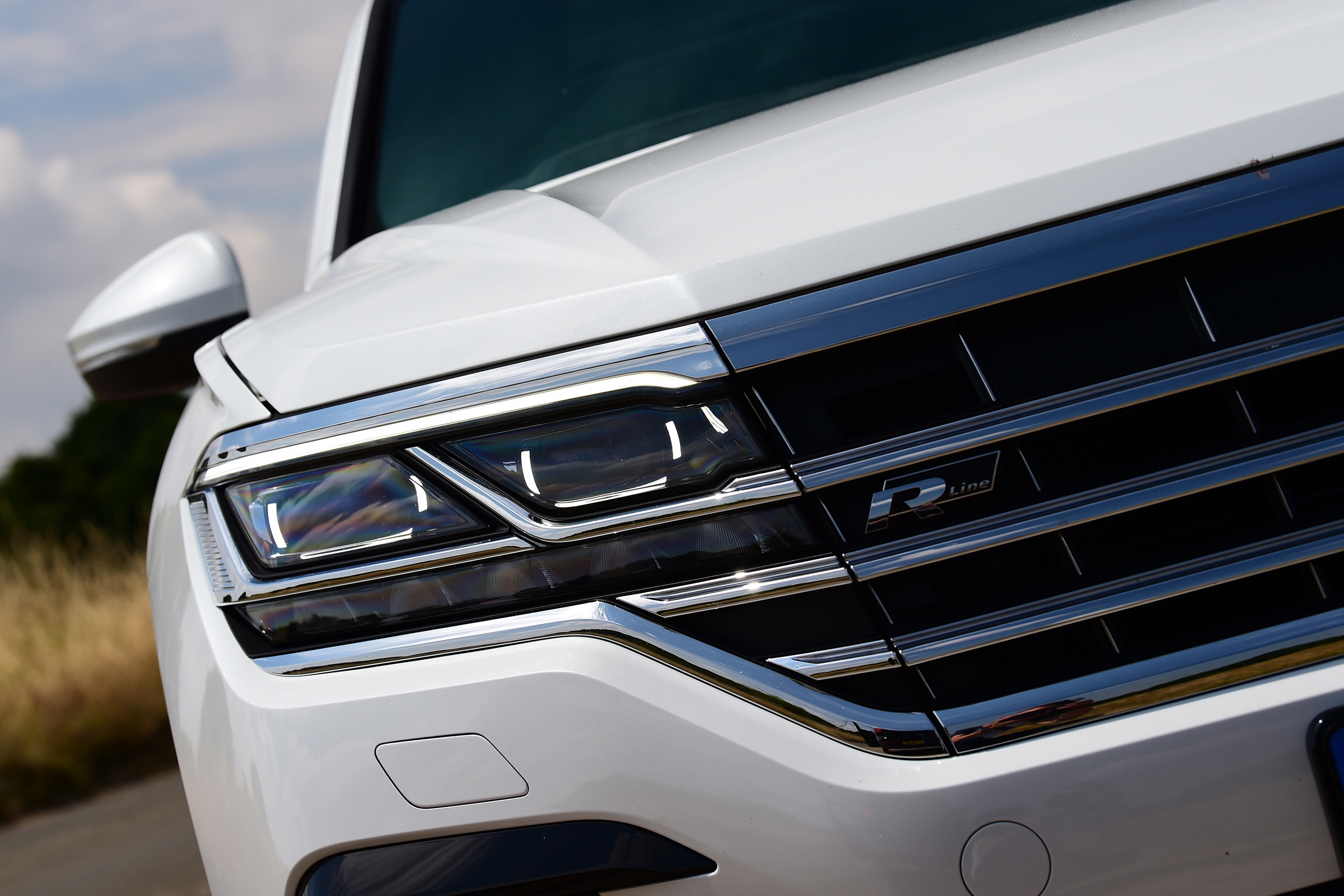 Volkswagen Touareg - headlight