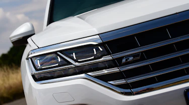 Volkswagen Touareg - headlight