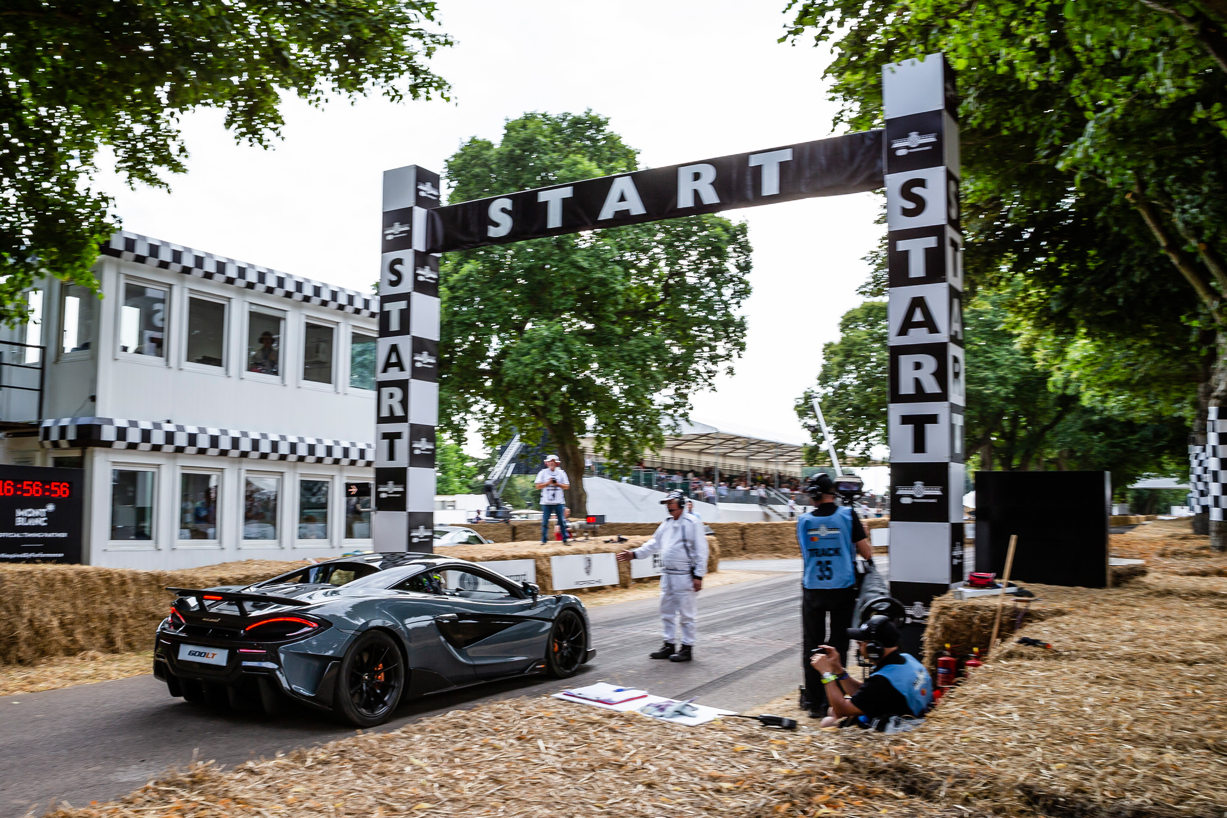 McLaren 600LT - start line