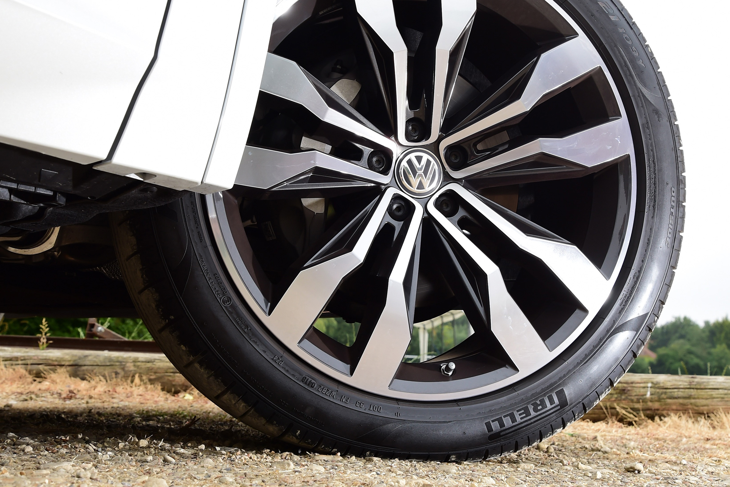 Volkswagen Touareg - wheel