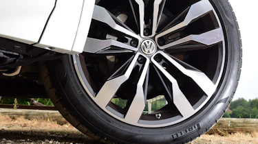 Volkswagen Touareg - wheel