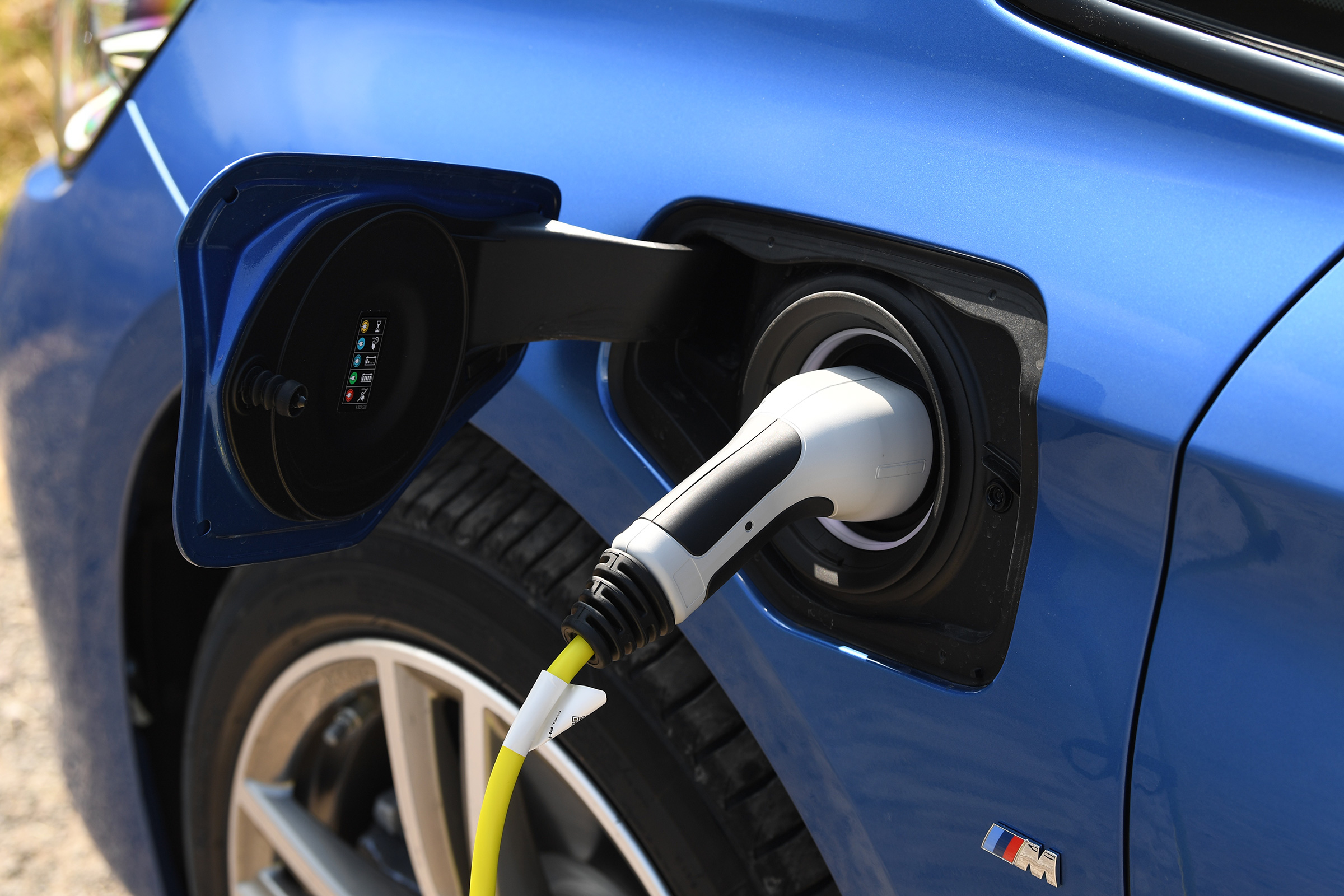 BMW 225xe Active Tourer - charging